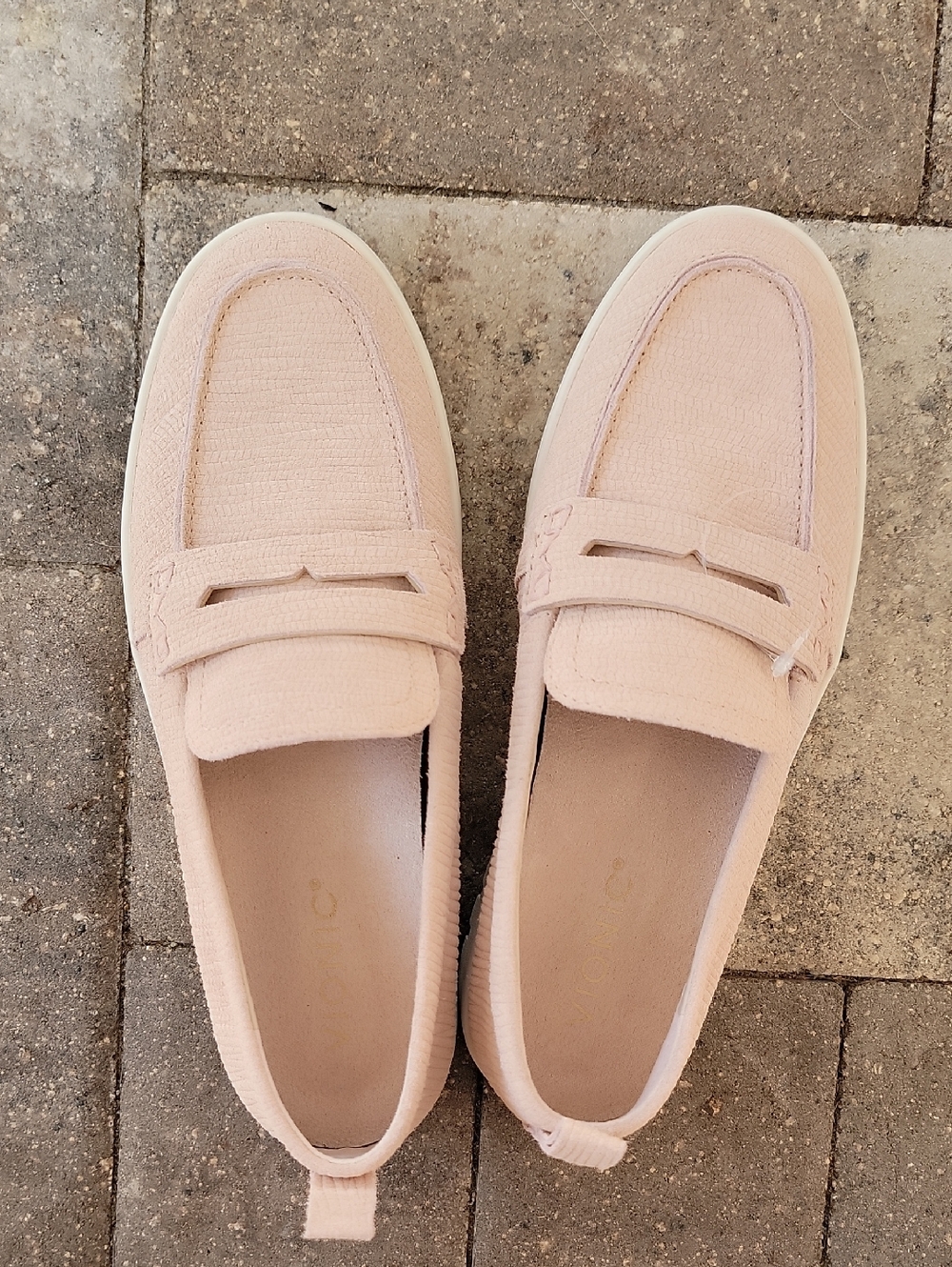 Vionic Uptown Hybrid Penny Loafer in Cameo Rose Suede Sz 7 Wide Never Worn - Picture 2 of 12